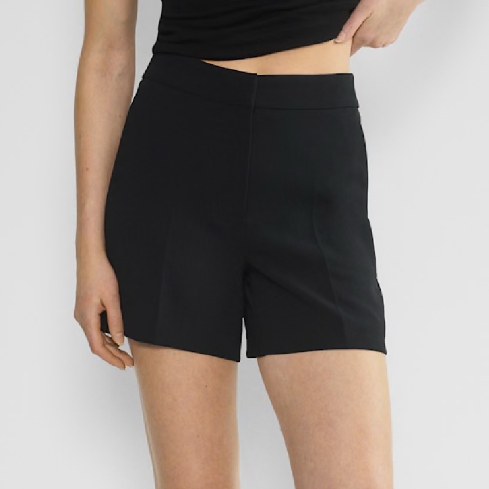 Aritzia The Limitless Short Mid-Tigh - Crepette